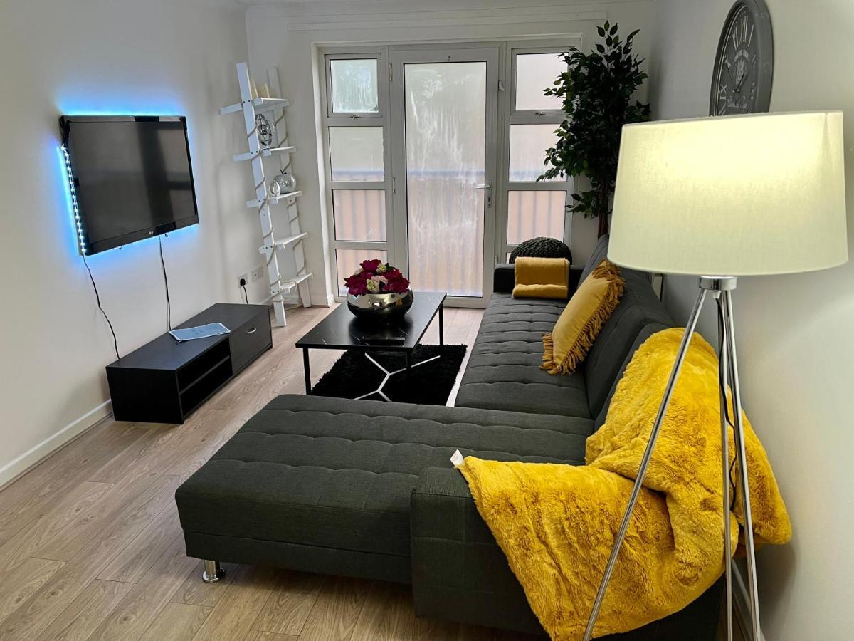 New Cosey 2 Bedroom Apartment With Free Parking Лондон Экстерьер фото